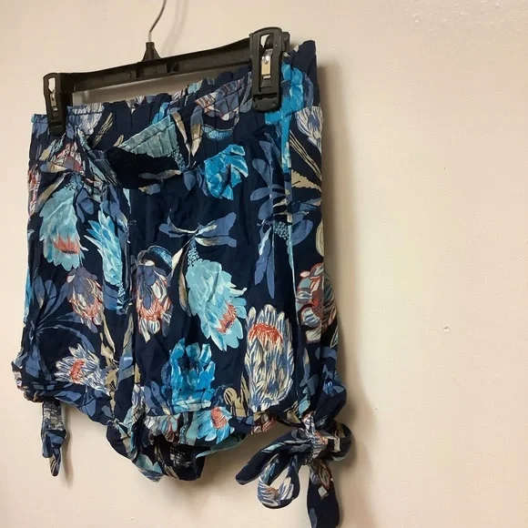 Gypsies & Moondust Brand, floral print rayon shorts, Size L. - Picture 2 of 7